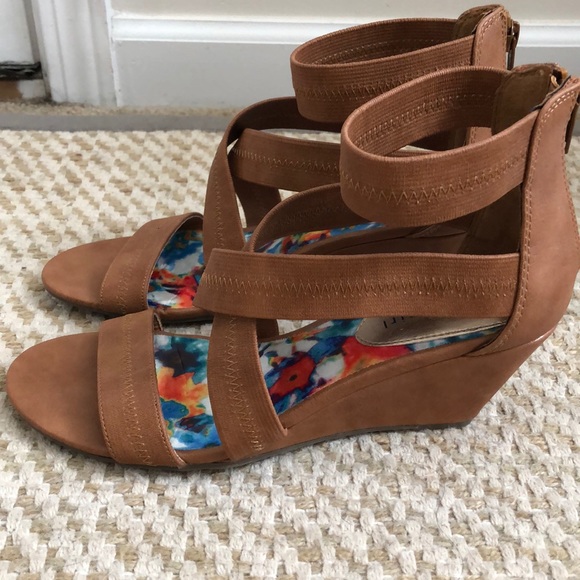 Madden girl “Heartt” wedge sandals - Picture 4 of 7